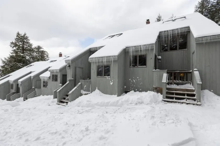 Burke Mt. Wintergreen Slopeside Condo, Ski in & out, rustic decor, pet friendly - Image 1