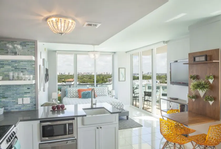 Coconut Grove:10th Fl Studio-Parking Included - Image 1