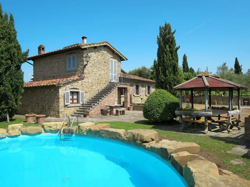 Beautiful private villa for 8 guests with private pool, A/C, WIFI, TV, patio and pets allowed - Image 1
