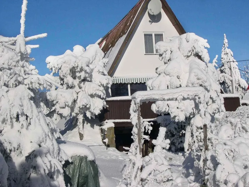 Rifugio Svahova con camino, sauna, campo da tennis, vasca idromassaggio e piscina esterna - Image 1