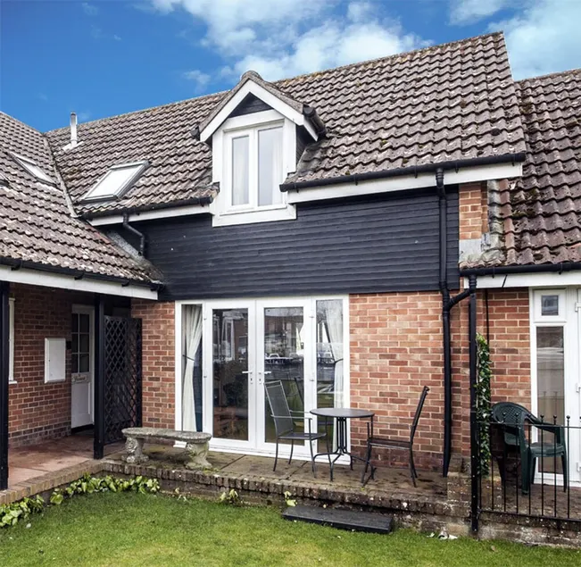 Riverside Cottage Nr l'emblématique pont Wroxham. 2-Bedroom Pet-Friendly - Image 1