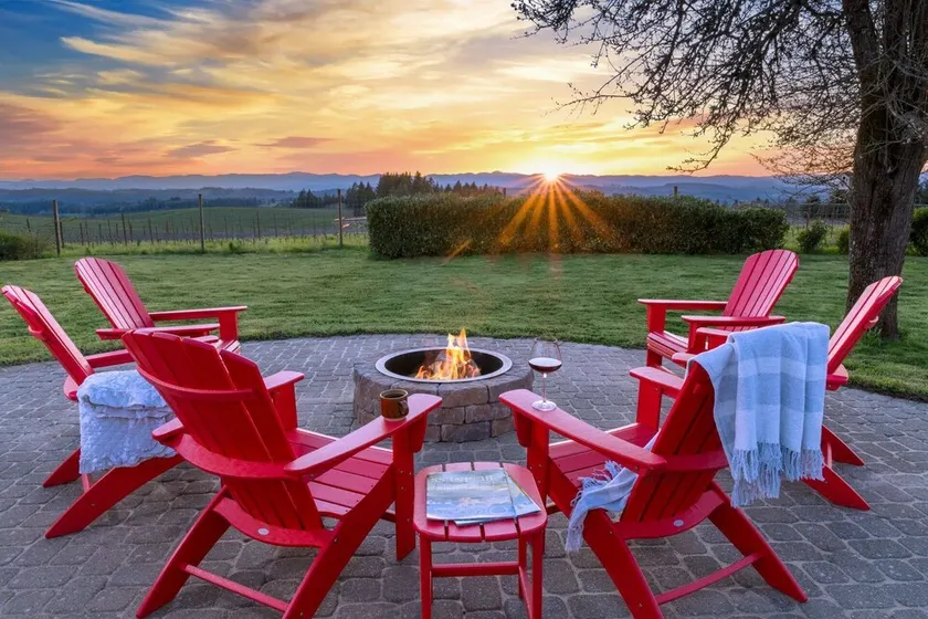 Picturesque Panoramic Vineyard Views From Home and Hot Tub, Pet Friendly, Private, Fire-Pit, BBQ - Image 1