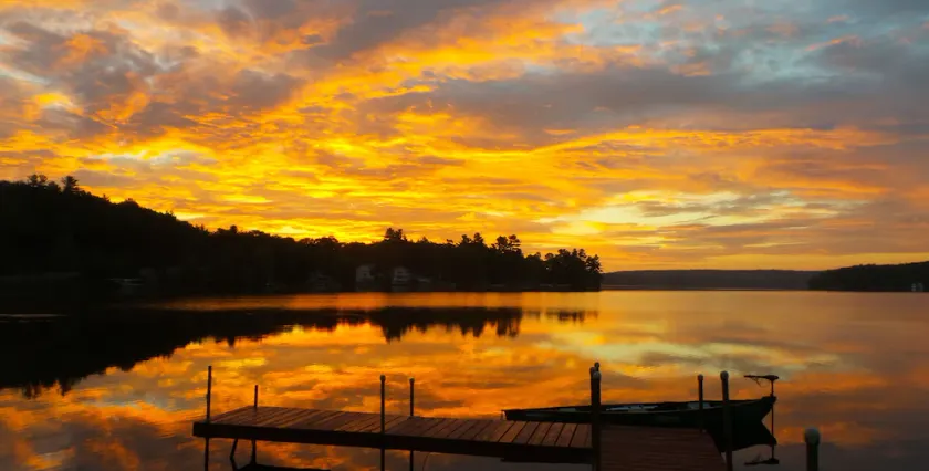 Hyr en timmerhus på en privat halvö vid Northwood Lake. Njut av paradiset! - Image 1