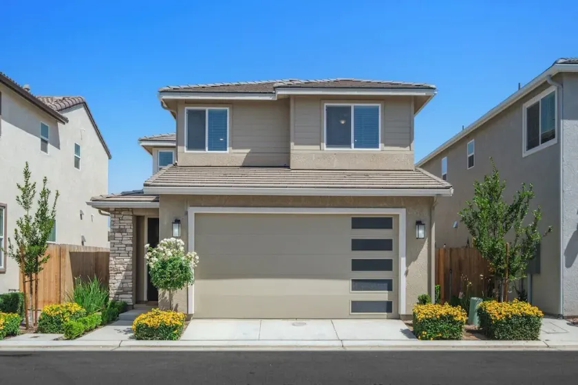 Family Friendly, Modern 3 Bedroom, Ideal for Long Term Stay in a Gated Community - Image 1