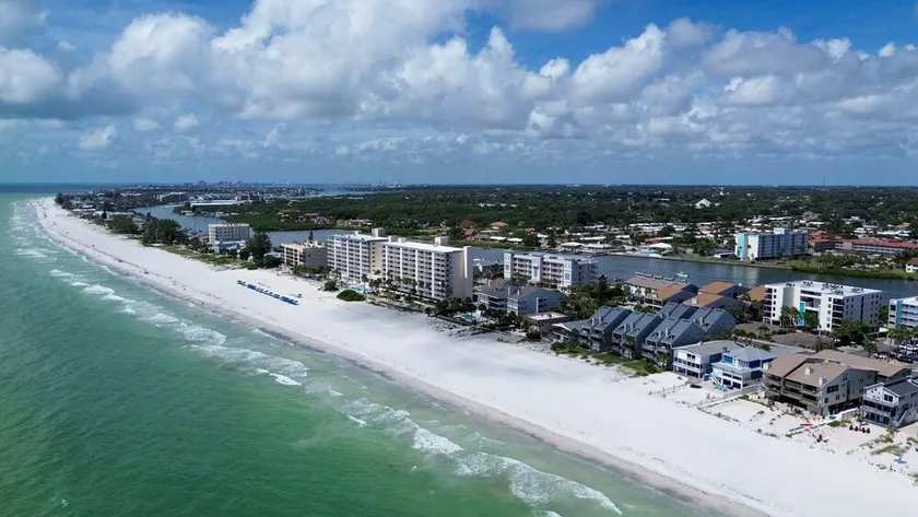 Pelican Pointe 2C - Image 1