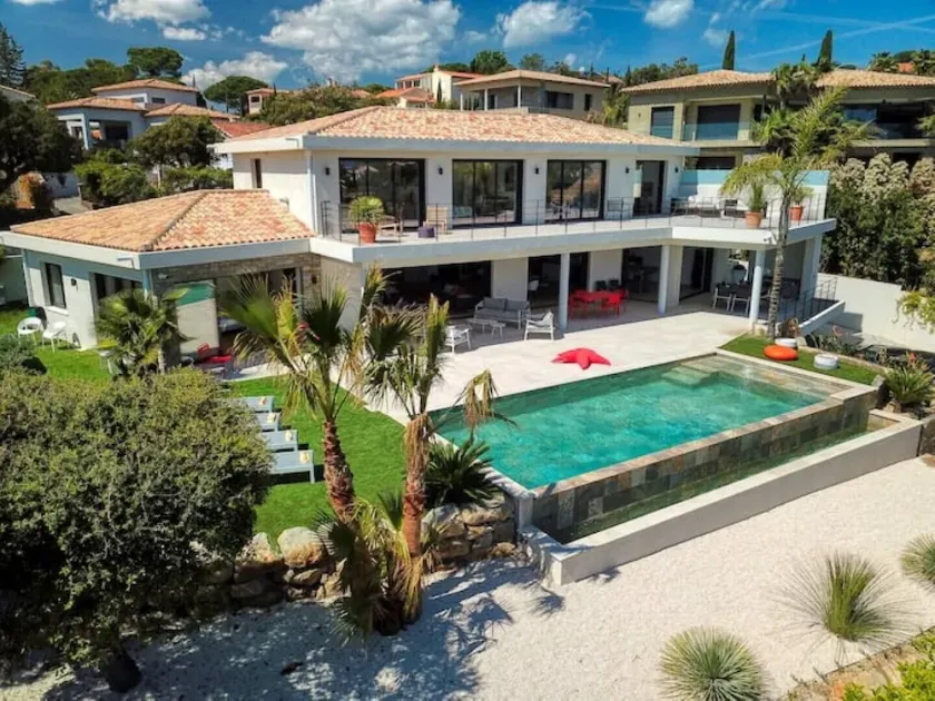 Luxurious new villa 10 min from town center, beach and port - Image 1