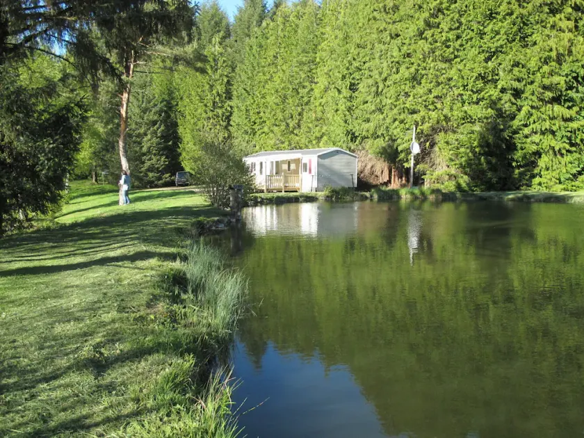 Comfortable mobile home with terrace on the edge of fishing ponds; small boat. - Image 1