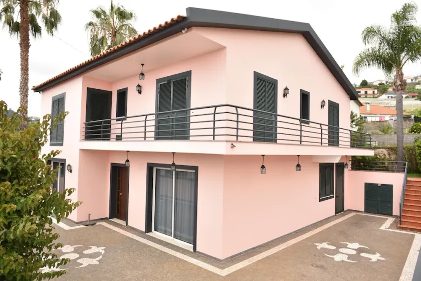 Vila Santana (Living with Glamour) - Image 1