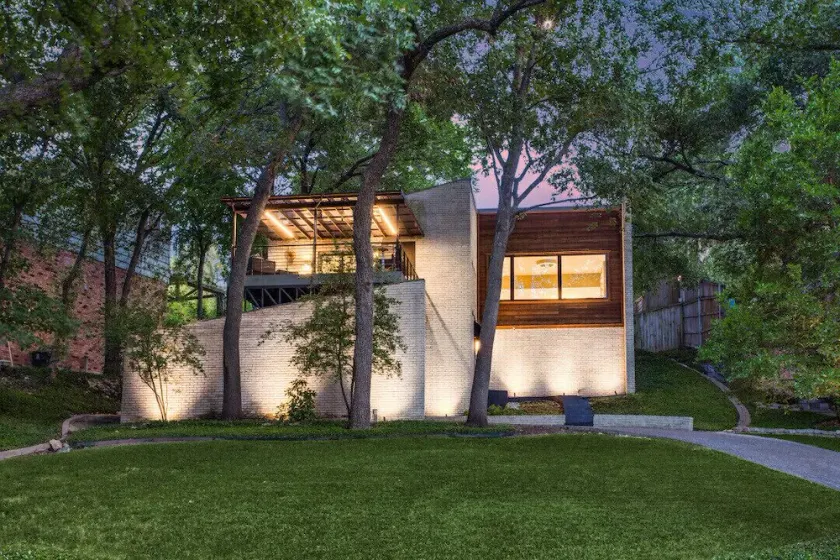 Architectural gem with treetop view & SwimSpa 6min to Bishop Arts, 15 to Downtow - Image 1
