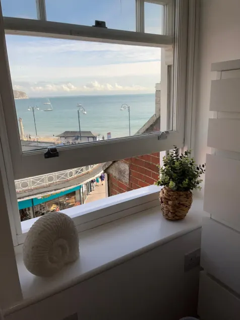 Apartment - Centre of Swanage Stunning Sea views - Image 1