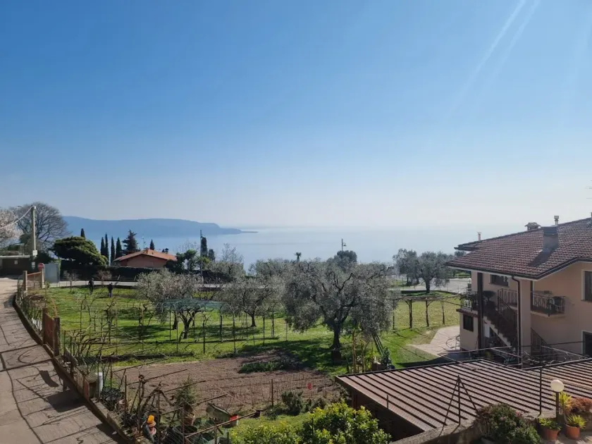Exclusive vacation apartment with a view of the Gardasee - Image 1