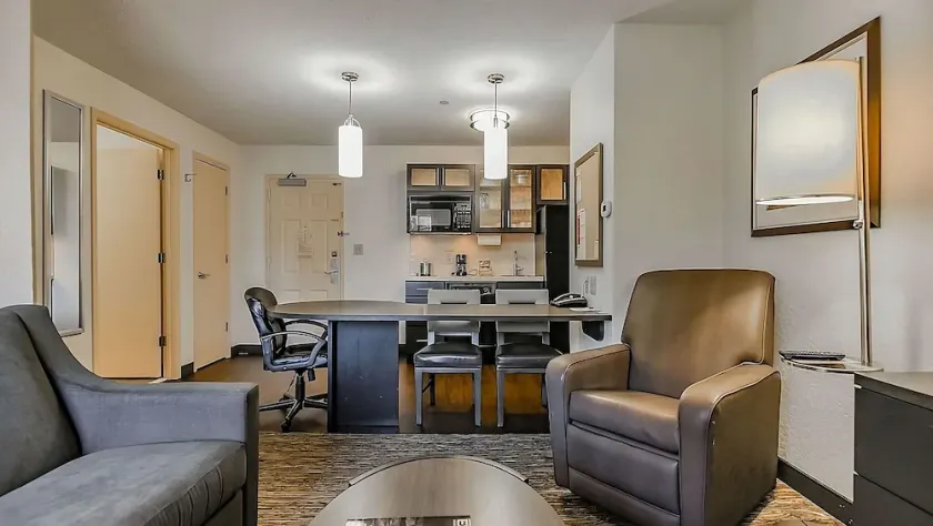 Family Fun at The Funplex! Full Kitchen, FREE Parking, Pet-friendly Property - Image 1