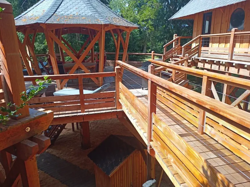 Luxueuse et Très Insolite Cabane Perchée ! - Image 1