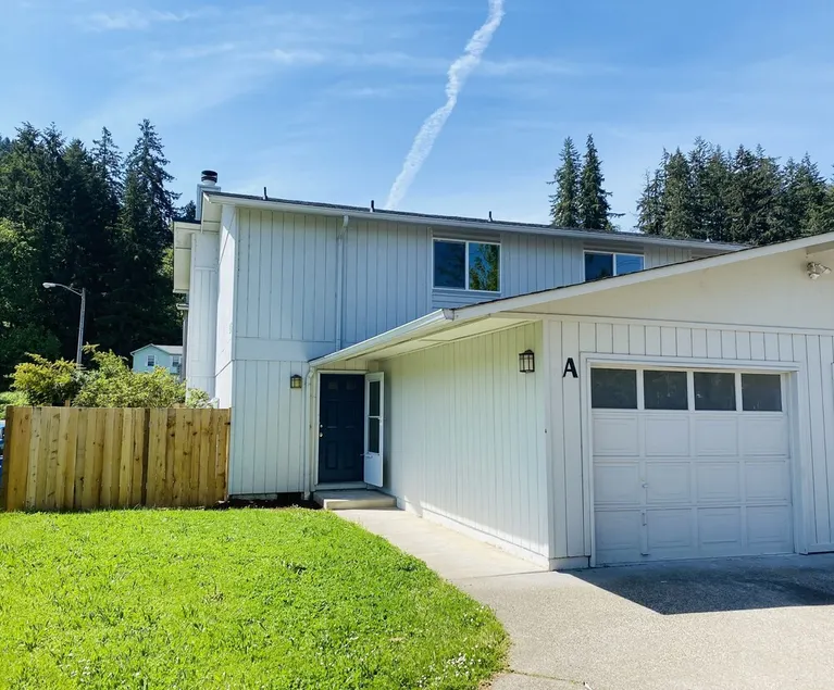 WELCOME TO HUEY DUCK HOUSE-A!  3BR & 2BA SLEEP-8 - Image 1