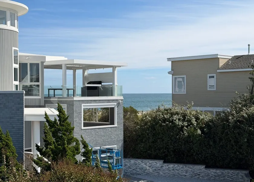1 Off the Beach - Schöne Reverse Living Home, tolle Aussicht auf das Meer! - Image 1