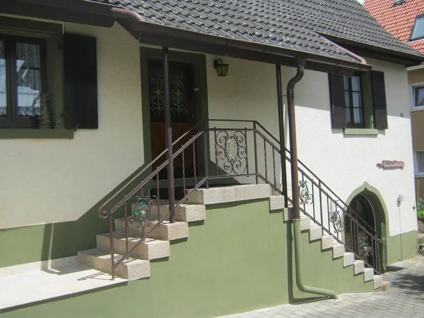 Historic winegrower's house - Image 1