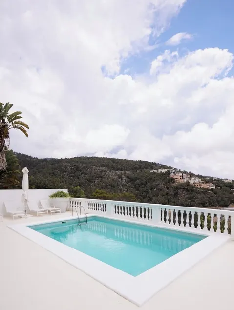 Snygg 300 m2 pool Villa med fantastisk havsutsikt i exklusivt bostadsområde - Image 1