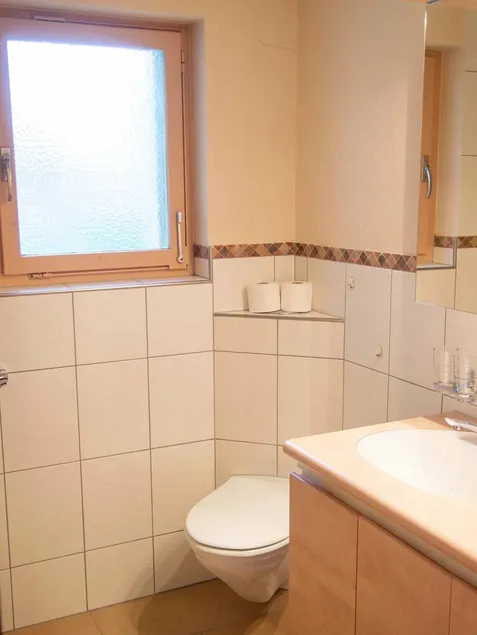 Gemütliche Ferienwohnung  mit grossem Gartensitzplatz, nahe dem Chuenisbergli. - Image 1
