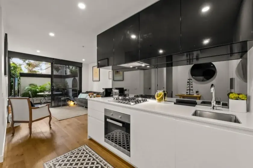 StayCentral - Hawthorn East Elegance with Study - Albert St, Hawthorn East -  2 Bedrooms, 2 Beds, 2 Bathrooms, 2 parking spots. - Image 1