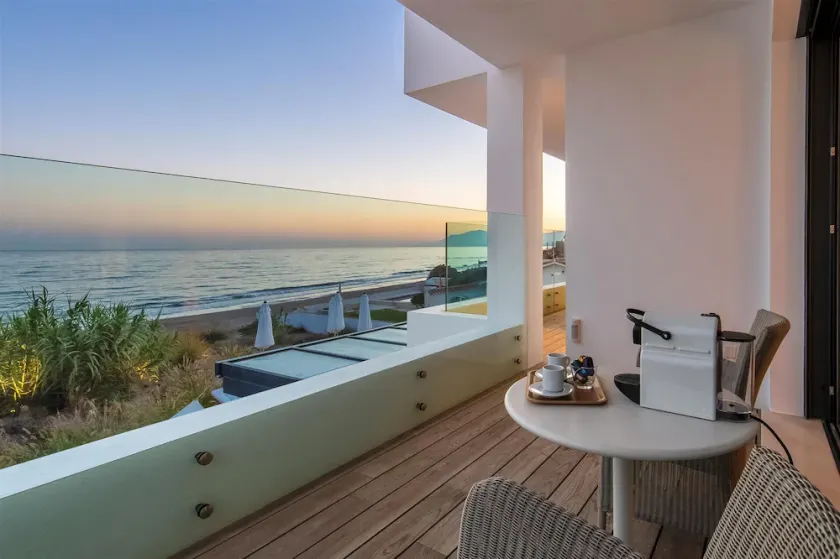 Stora frontlinjen stranden villa med privat pool - Image 1
