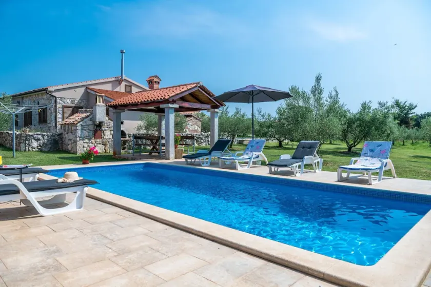 Comfortable house with swimming pool, in quiet village - Image 1
