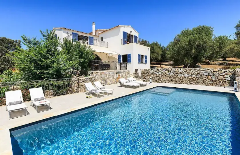 Luxuriöse Villa im Herzen eines hundertjährigen Olivenhains. Sehr selten! - Image 1