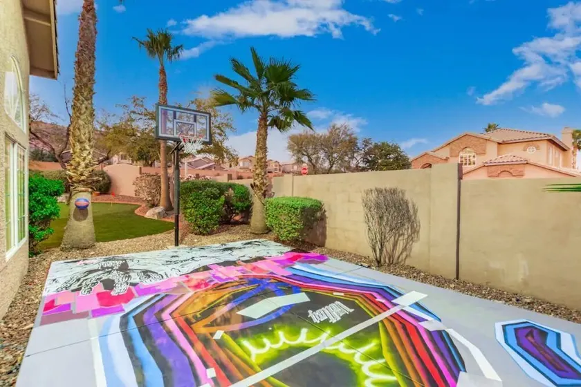 Pool and Jacuzzi + Rock slide + FUN amenities for all! - Image 1
