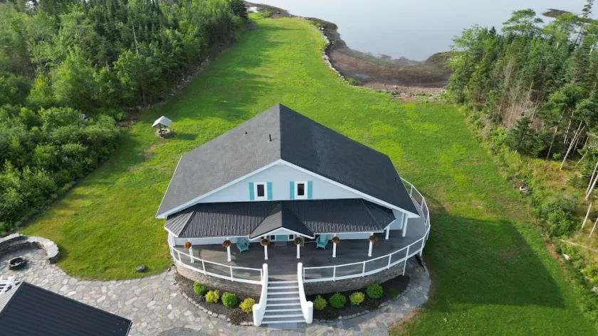 Luxury Waterfront Estate for Weddings, Events, Content Creation, Family Vacay - Image 1