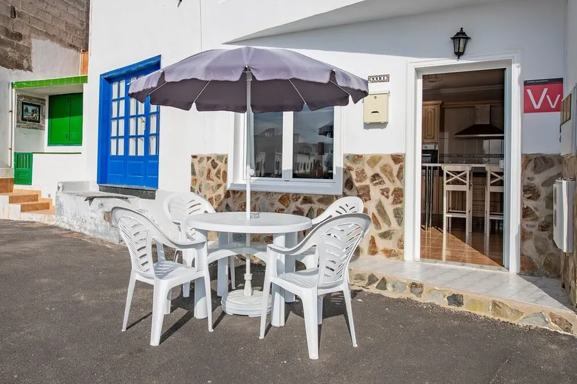Charming Apartment Directly On Seaside Close to Caletón Blanco with Wi-Fi - Image 1