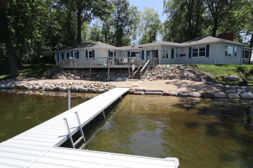 Lakefront Walkout Cottage, Beach, Dock, Kayaks, Sunsets on Pine Lake! 🐚🐟 - Image 1