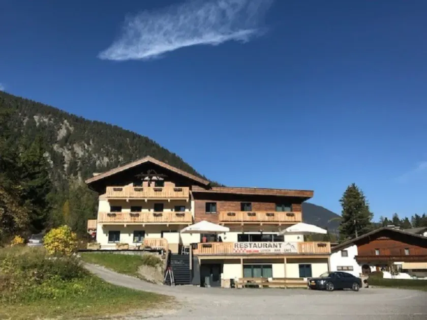 Relax wonderfully, and into an apartment with a view of the slopes / mountains. - Image 1