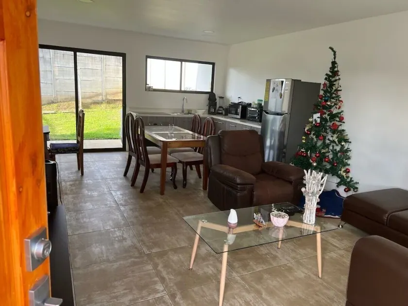 Beautiful family home, quiet and very safe place - Image 1