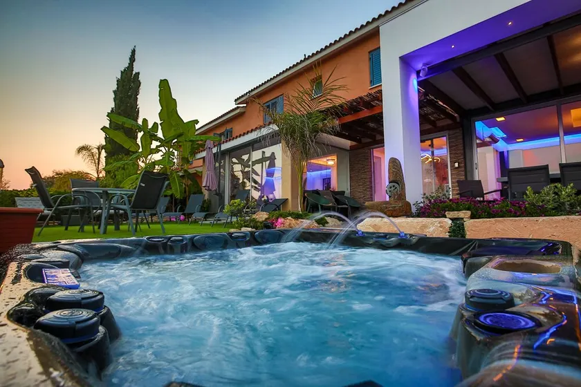 A luxury 3 Bedroom  Villa with Hot Spa Jacuzzi - Image 1