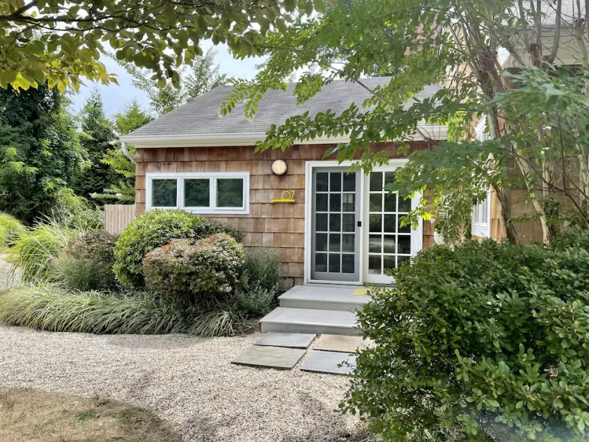 Silver Beach Hideaway: newly updated quiet cozy cottage - 4 min walk to beaches! - Image 1