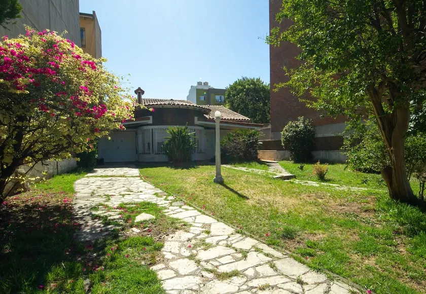 Moron Residence - Image 1