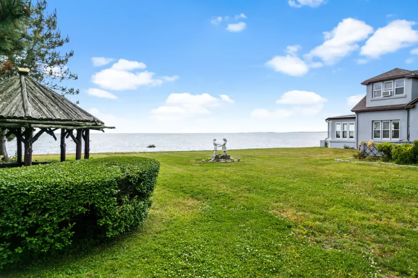 OCEAN FRONT avec immense cour - Image 1