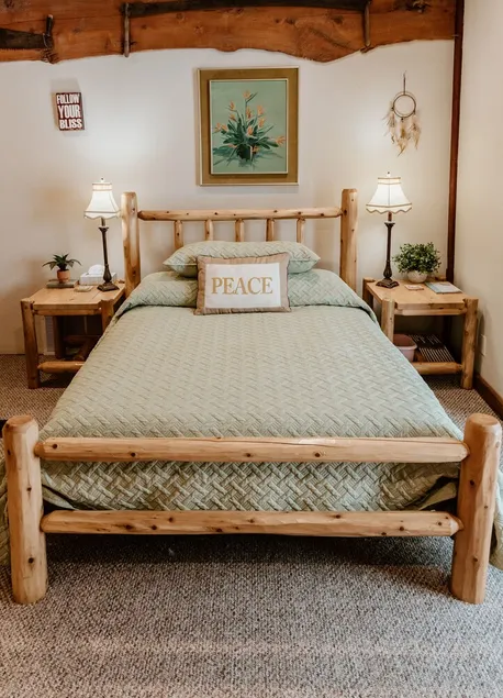 Lake Front Rustic Suite Rental - Image 1