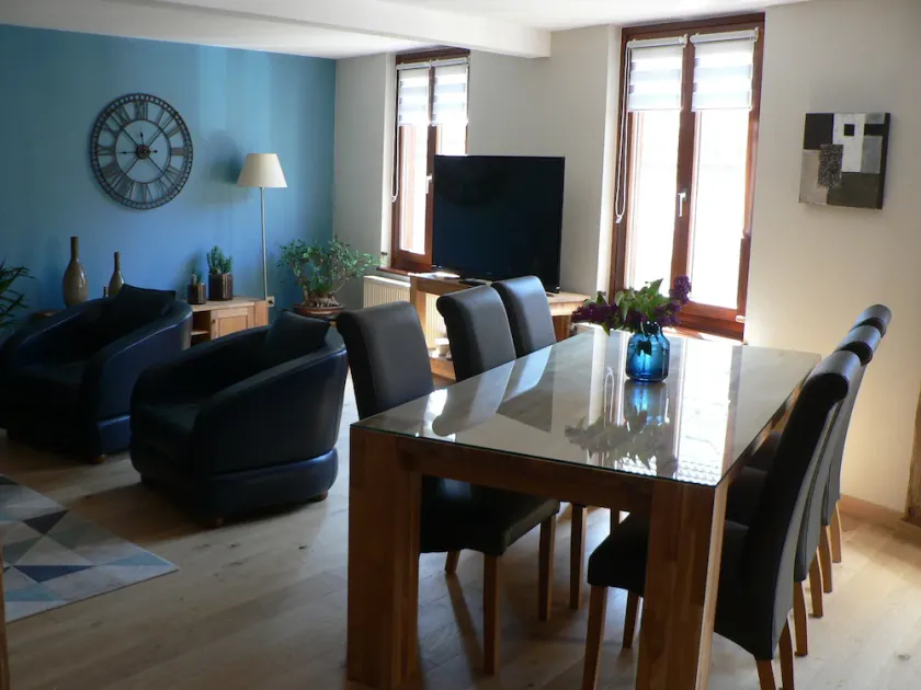 Bel appartement au cœur de la cité médiévale avec garage privatif - Image 1
