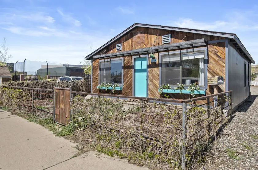 Eclectic & Fun Lumberyard Urban Cabin #1 in downtown, next to NAU - Image 1