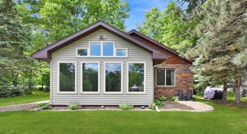 Cozy Cabin - GOLF/LAKE/FIRE PIT/SHOPS - Image 1