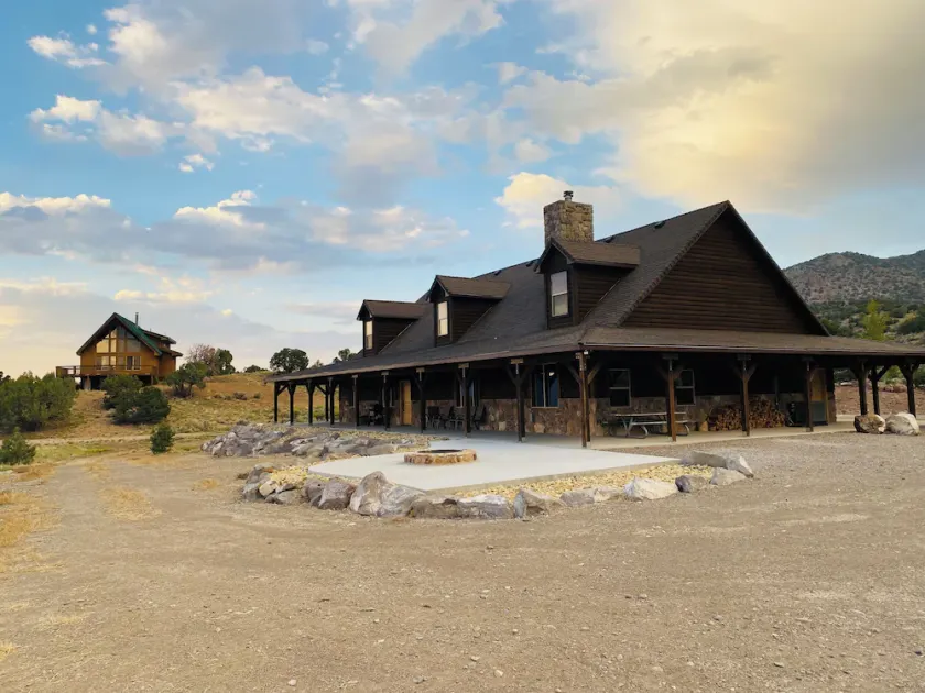 Cozy Cabin with wrap around porch - Image 1