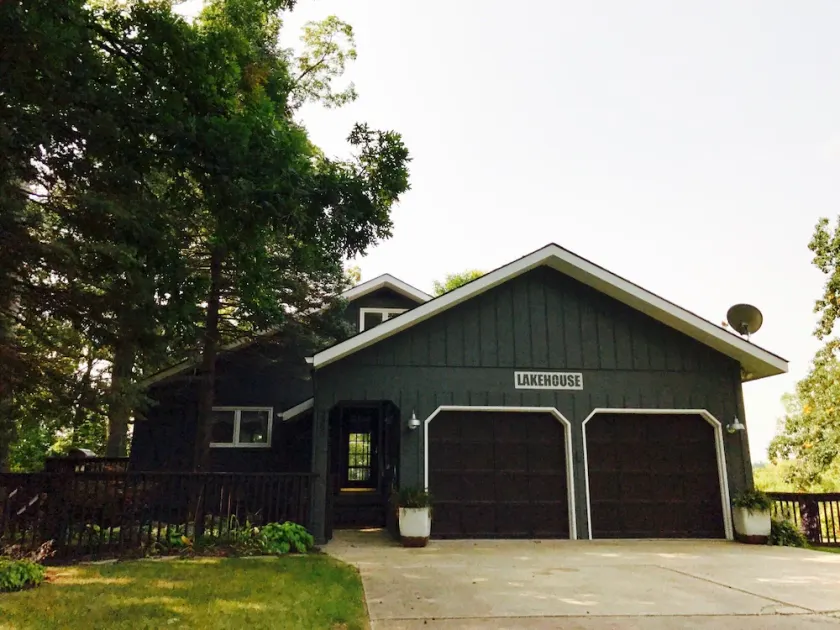 Lakefront Island Inn On Sylvan/Otter Lake - Image 1