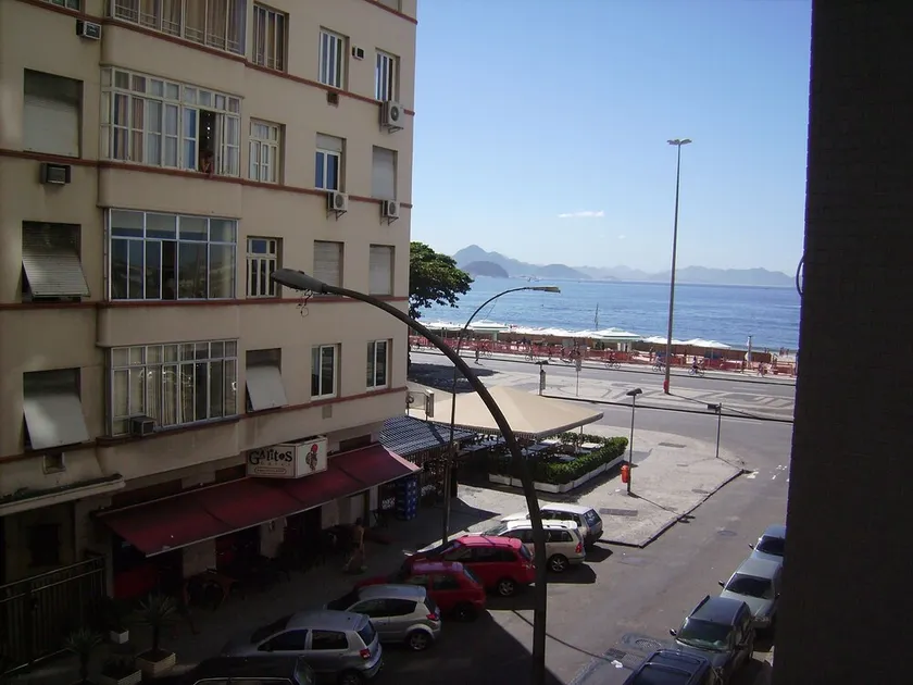 Cozy studio apartment, one block from the beach, with ocean views. - Image 1