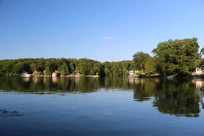 Lakefront Tranquility. Whole Home in Quiet Neighborhood in no-wake zone. - Image 1