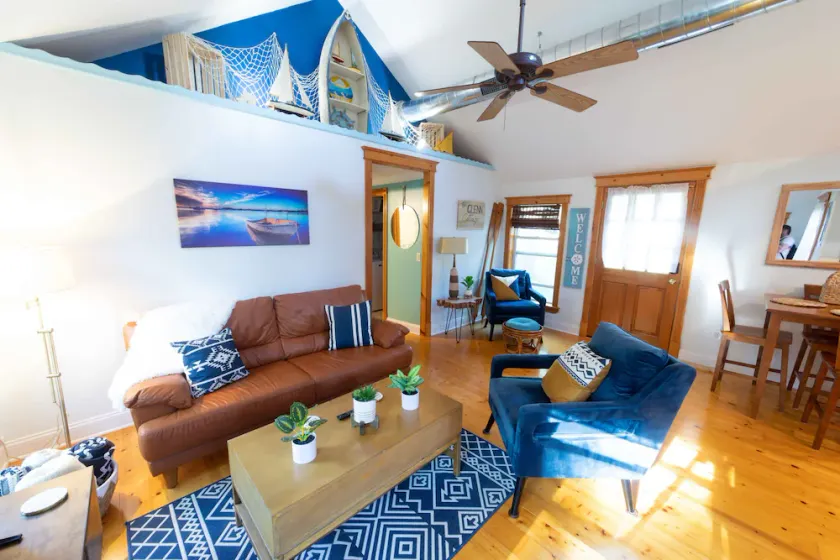 The charming Glenn Cottage! Walk to Lake Michigan! - Image 1