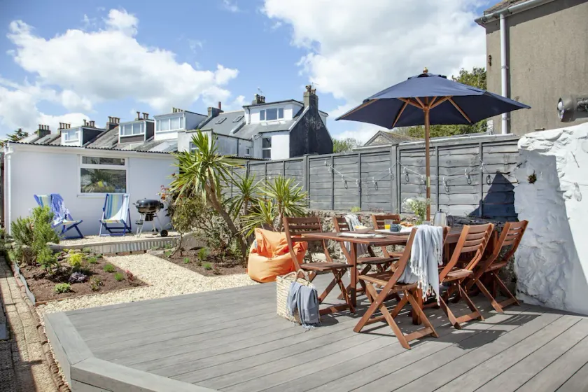 Admirals -  a cottage cottage is within a short walk of  Brixham harbour, quay, Battery Gardens and - Image 1