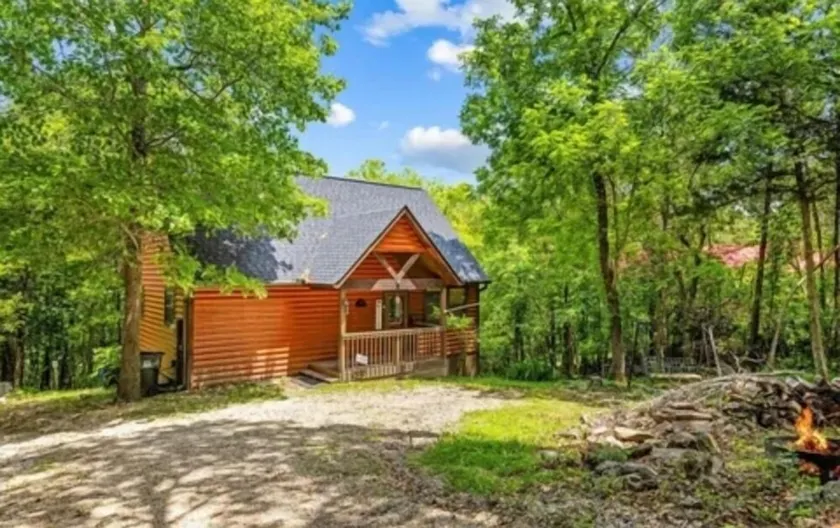 Cozy peaceful cabin with games, massage chair and fire pit! Bring your kayaks!! - Image 1