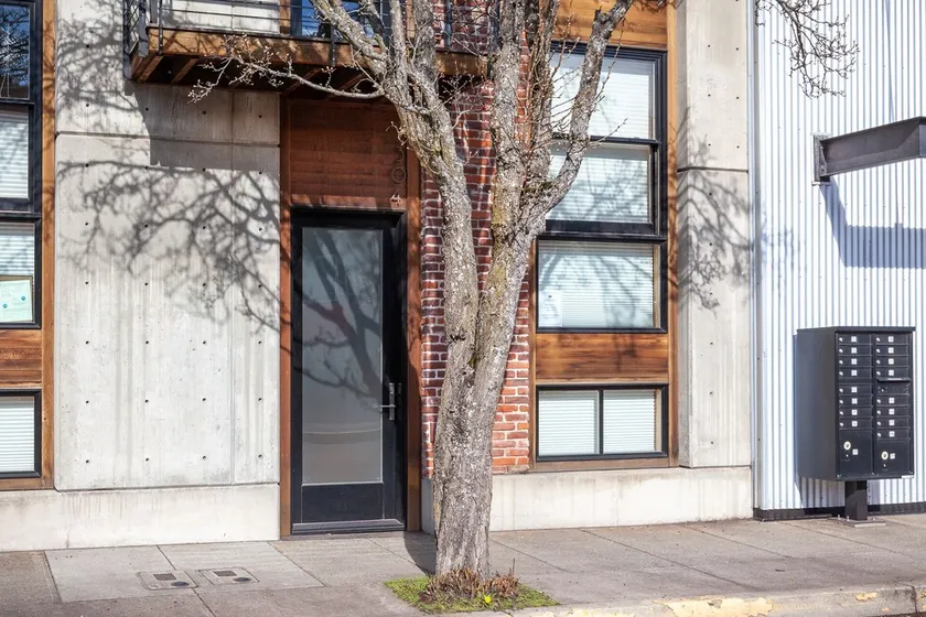 Modern townhome in downtown, Roof-top patio w/River views, walk to breweries - Image 1
