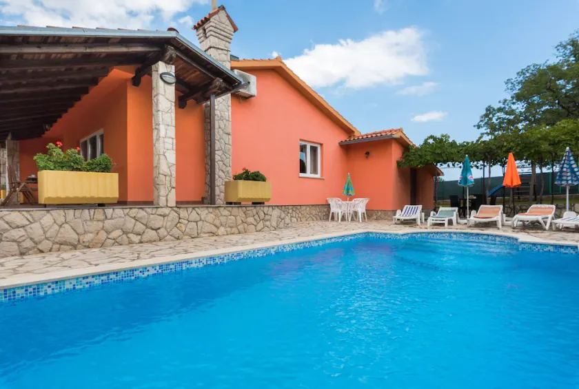 Familien- und haustierfreundliche Villa in der Nähe von Labin, privater Pool und Fitnessraum, ruhige Lage - Image 1