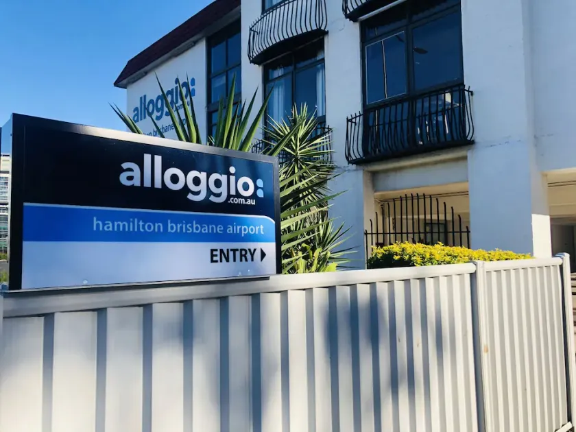 Amazing location Motel room with bathroom, includes wifi, carpark & utilities - Image 1